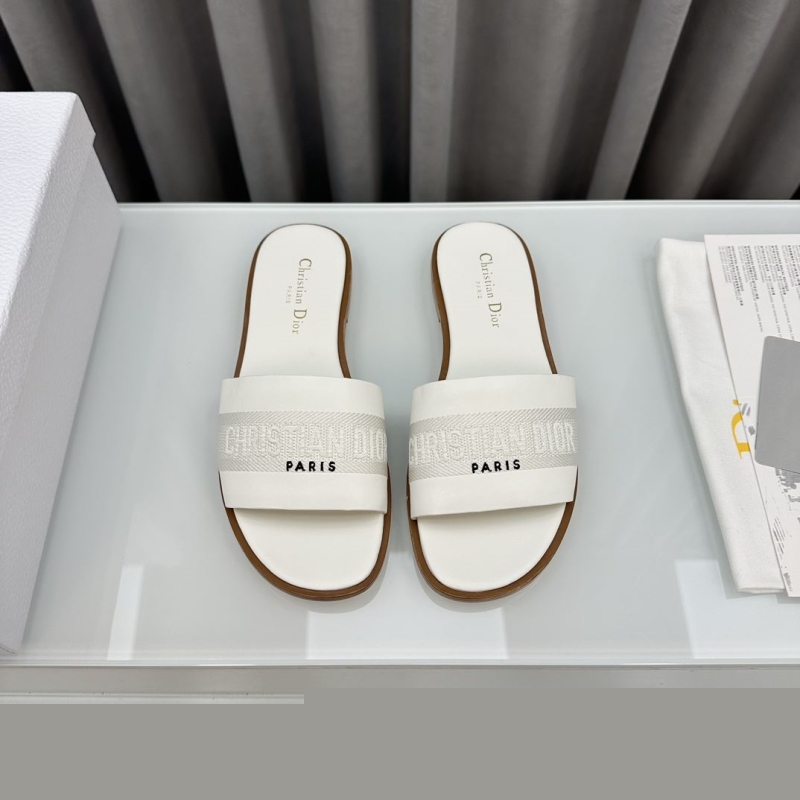 ch**an D*or slippers